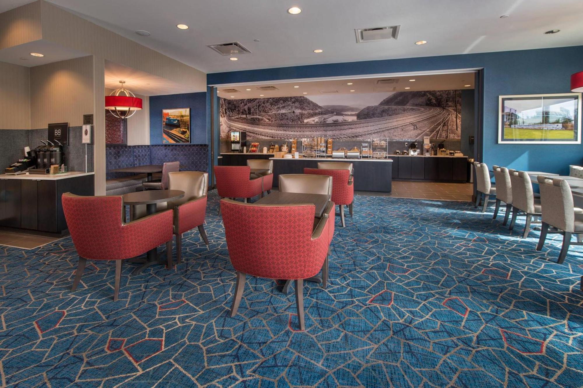 Towneplace Suites By Marriott Altoona Exterior photo