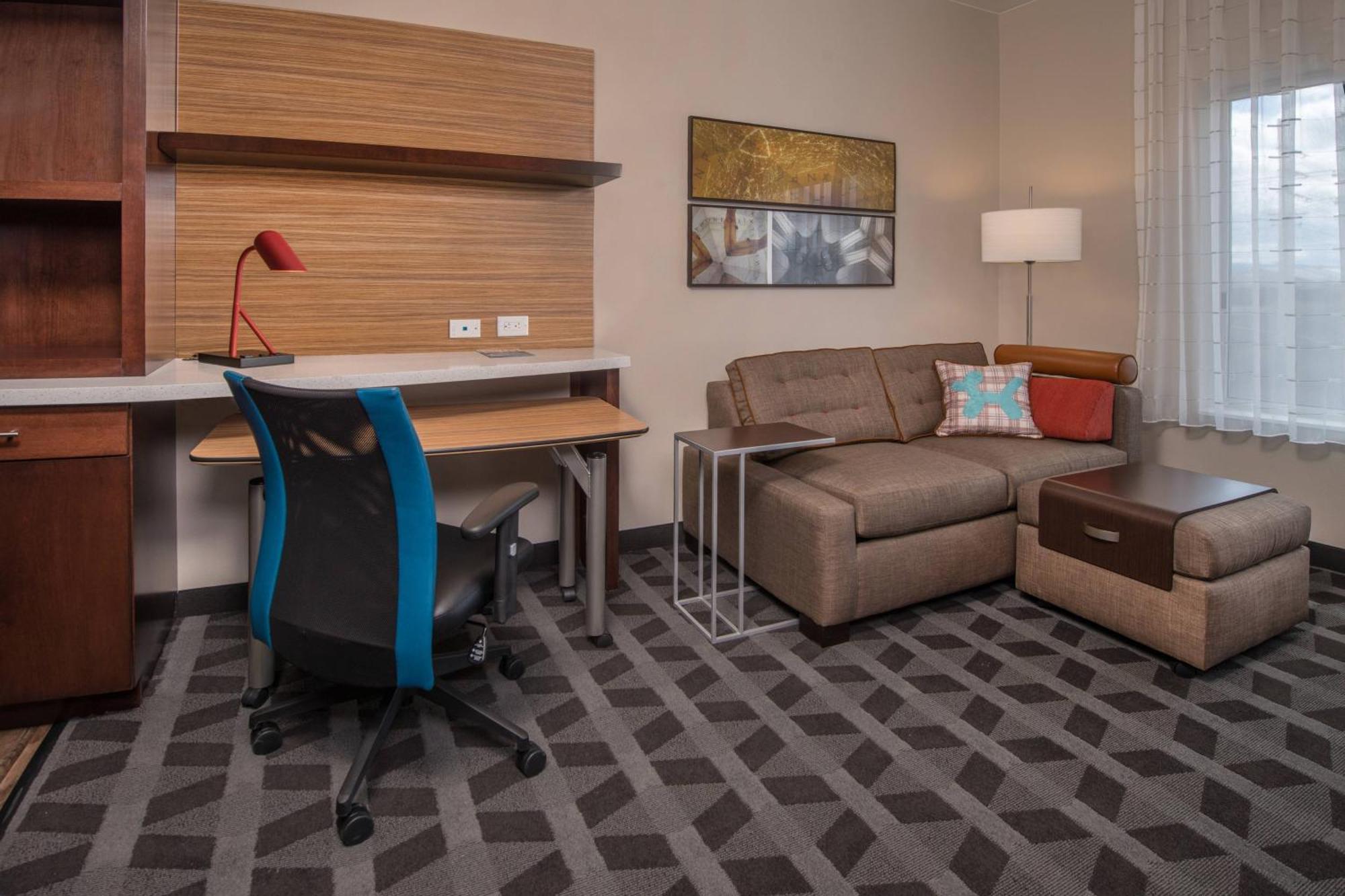 Towneplace Suites By Marriott Altoona Exterior photo