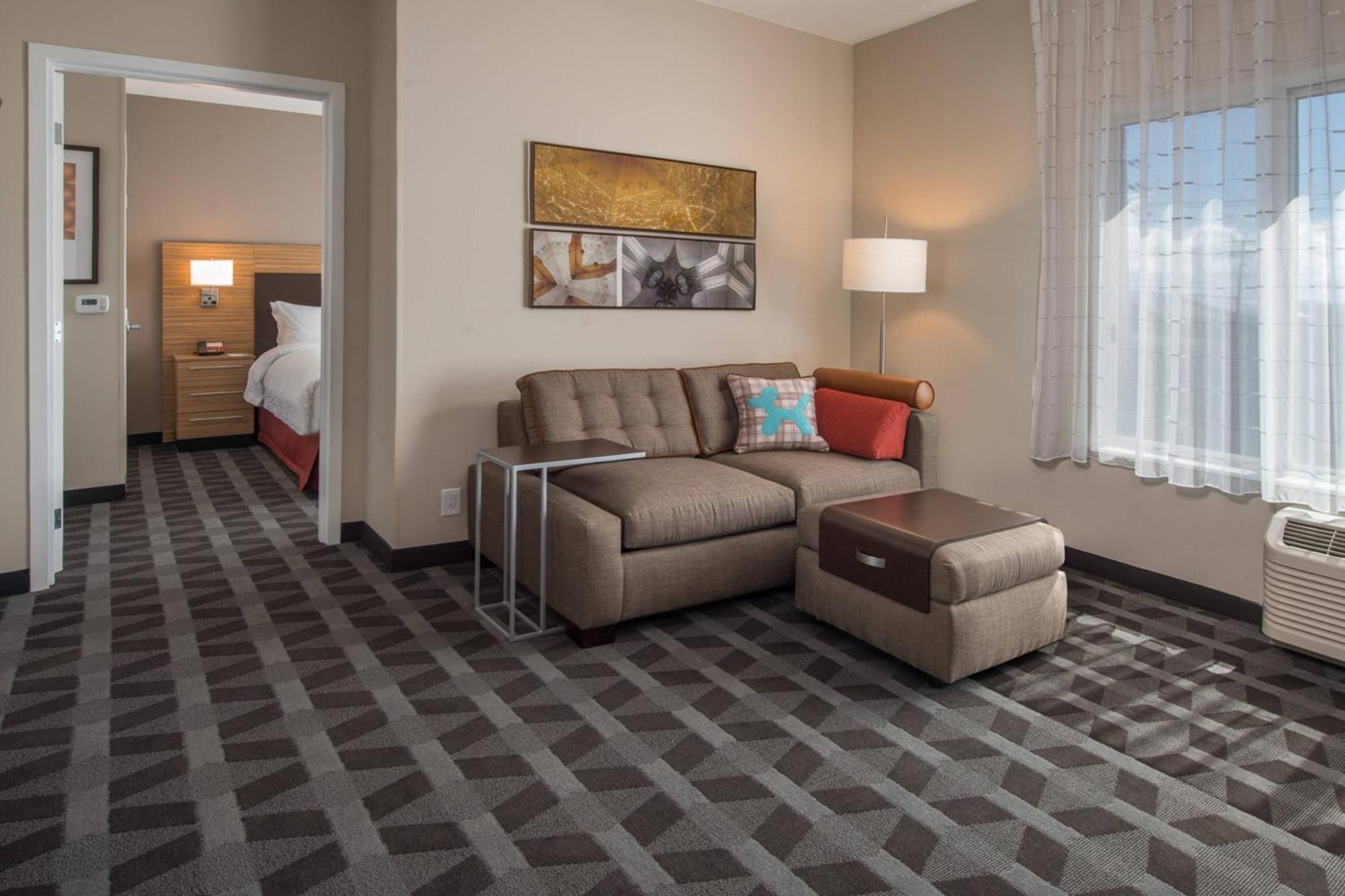 Towneplace Suites By Marriott Altoona Exterior photo