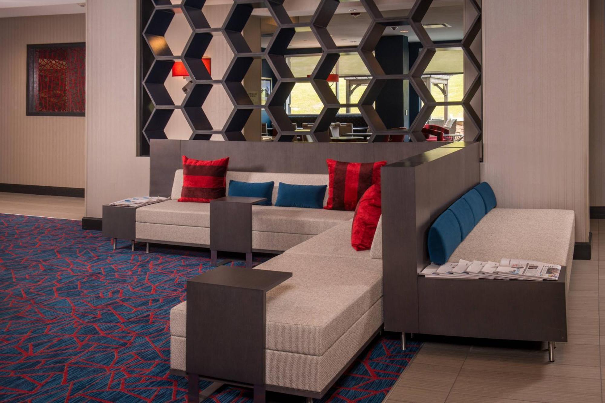 Towneplace Suites By Marriott Altoona Exterior photo