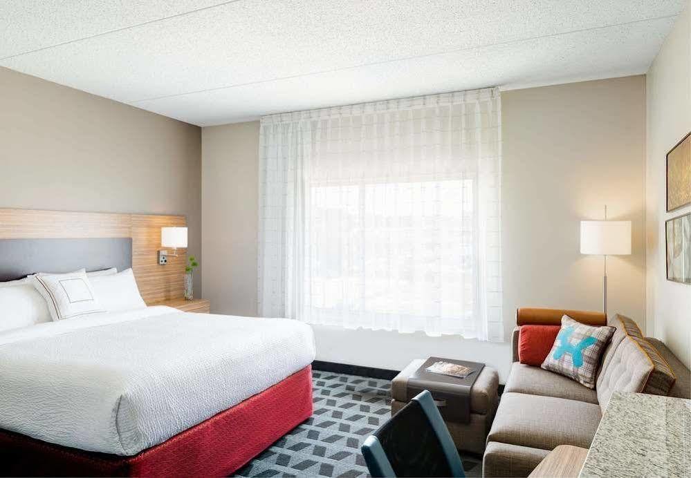 Towneplace Suites By Marriott Altoona Exterior photo