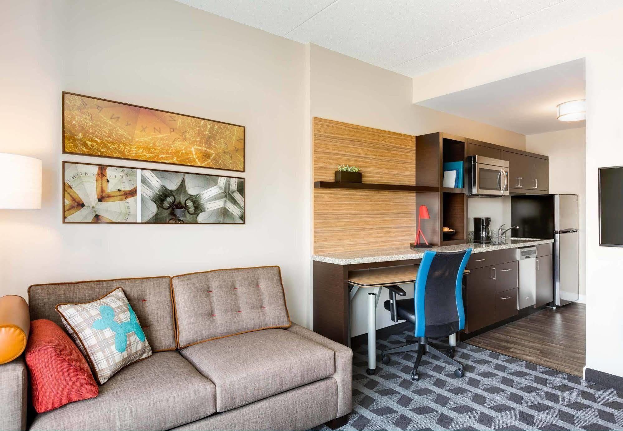 Towneplace Suites By Marriott Altoona Exterior photo